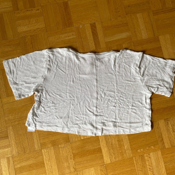The Group by Babaton cropped tshirt - Picture 2 of 3